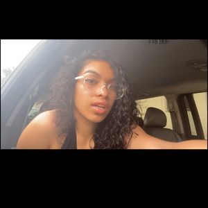 Meet your Posher, Noelia